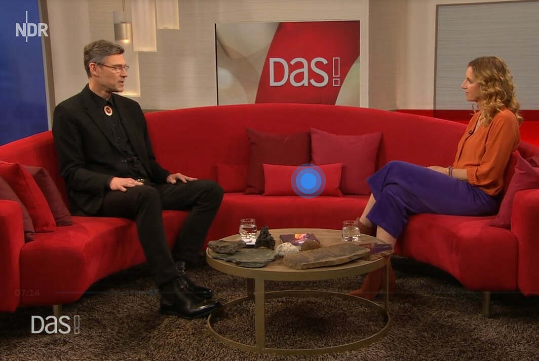 Wunderwerk Erde at NDR DAS! on the red sofa