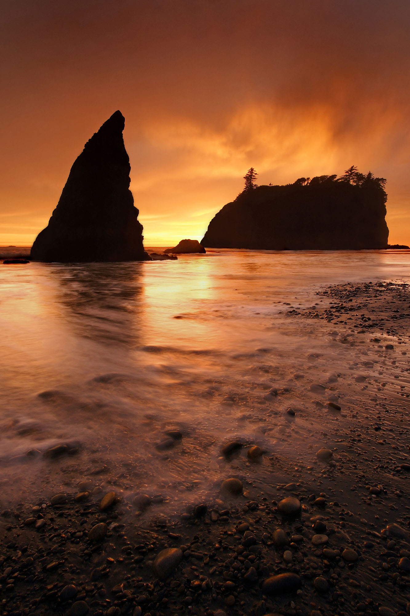 Dramatic sunset at Ruby Beach in Olympic, Washington, with sea stacks and waves